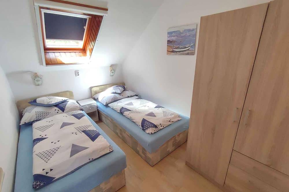 Ferienhaus mit Pool, Internet und Klimaanlage in Balatonkeresztur, Plattensee Südufer
