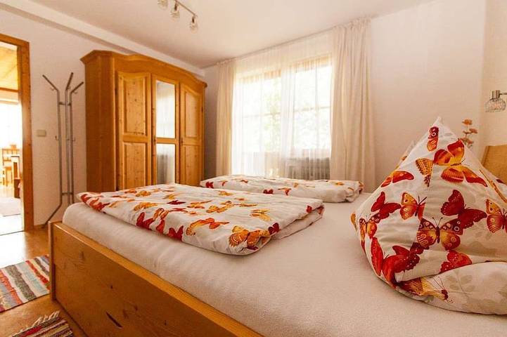 Ganze Wohnung, Ferienwohnung mit Südbalkon in Riedering, Chiemgauer Alpen