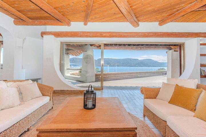 Chambre d’hôte pour 13 personnes, avec vue ainsi que jardin et piscine à Porto-Vecchio - 4