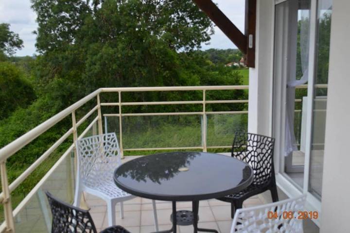 Gîte pour 4 personnes, avec terrasse et vue, animaux acceptés dans Les Antilles de Jonzac - 4