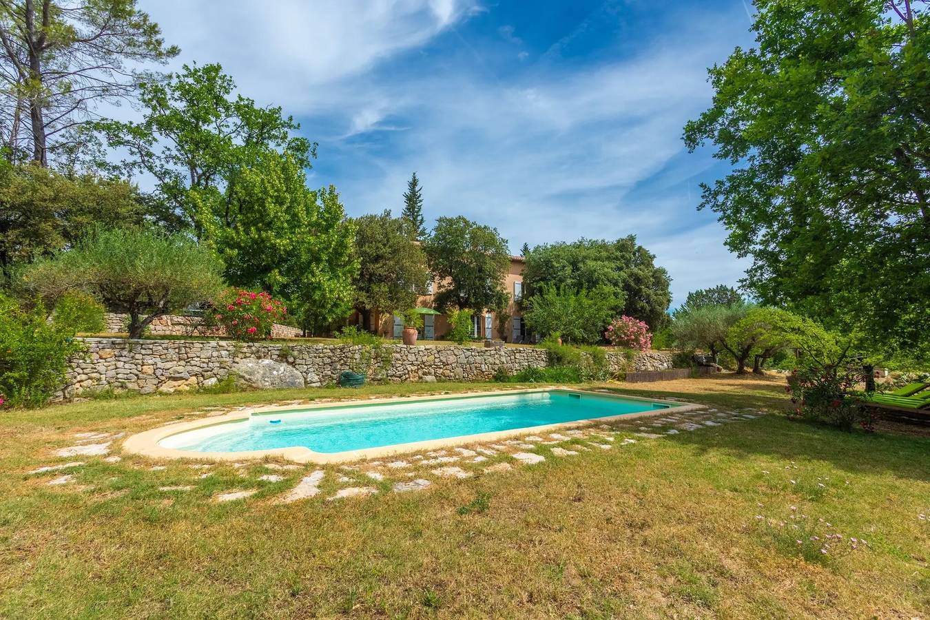 Camera "La Fenière" con piscina, giardino e cucina estiva condivisi, Wi-Fi in Carcès, Brignoles e dintorni