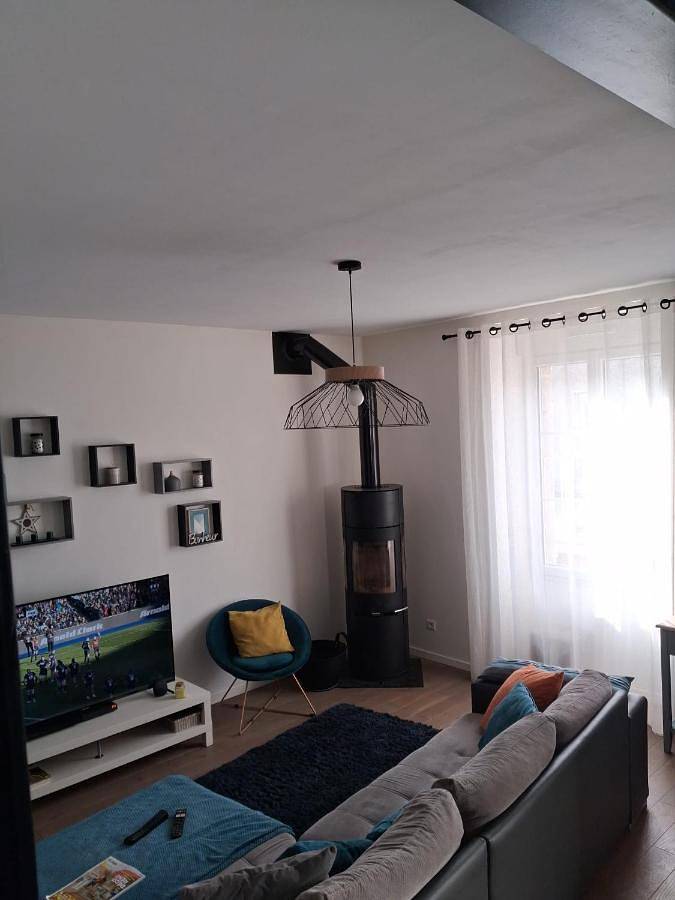 Location de vacances pour 6 personnes, avec terrasse et jardin à Nueil-les-Aubiers - 2