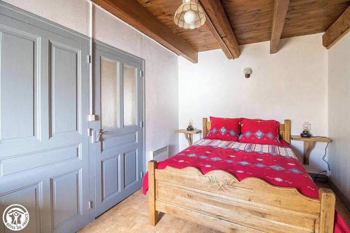 Location de vacances pour 6 personnes, avec balcon et jardin à Saint-Anthème - 3