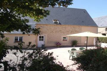 Gîte pour 14 personnes, avec terrasse et jardin à Blay
