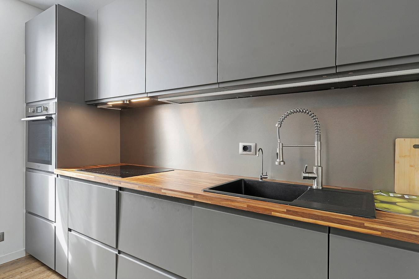 Entire apartment, Railway Loft Dimaro: Spacious Retreat for Families and Groups up to 8 Guests in Monclassico, Dimaro Folgarida