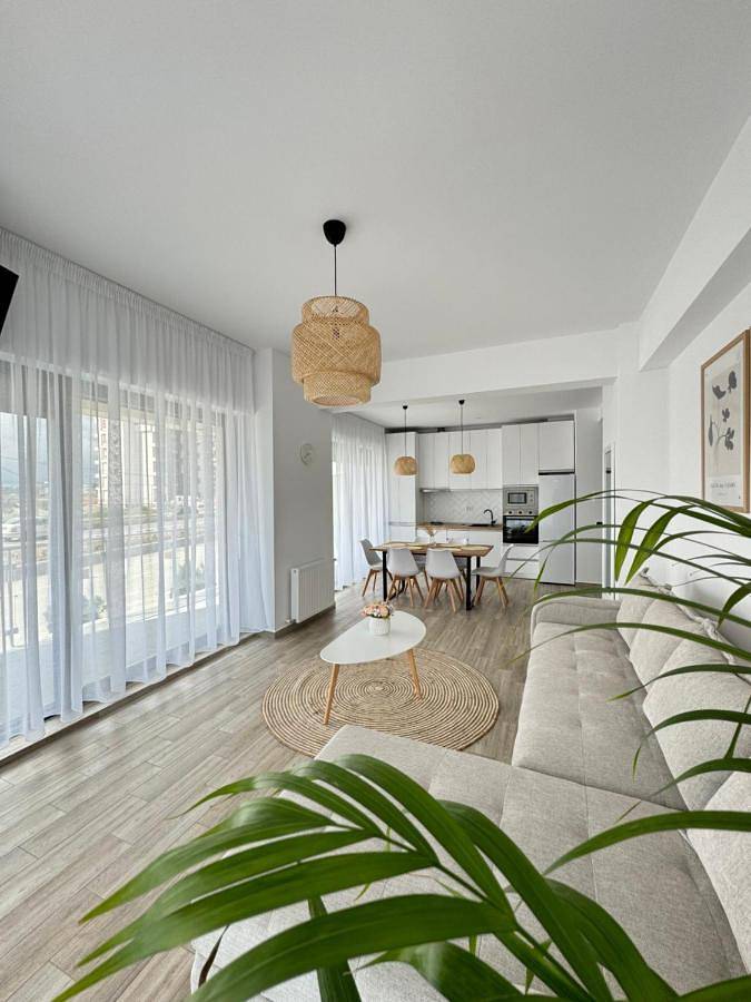 Appartement de vacances pour 6 personnes, avec Balcon et Terrasse ainsi que Piscine et Vue sur le lac