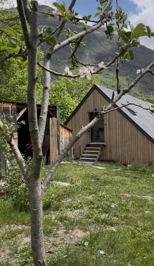 Location de vacances pour 2 personnes, avec terrasse ainsi que vue et jardin à Sazos - 2