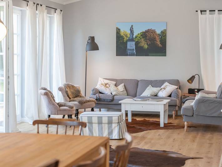 Ferienhaus für 12 Personen, mit Terrasse und Pool sowie Garten auf Rügen - 3