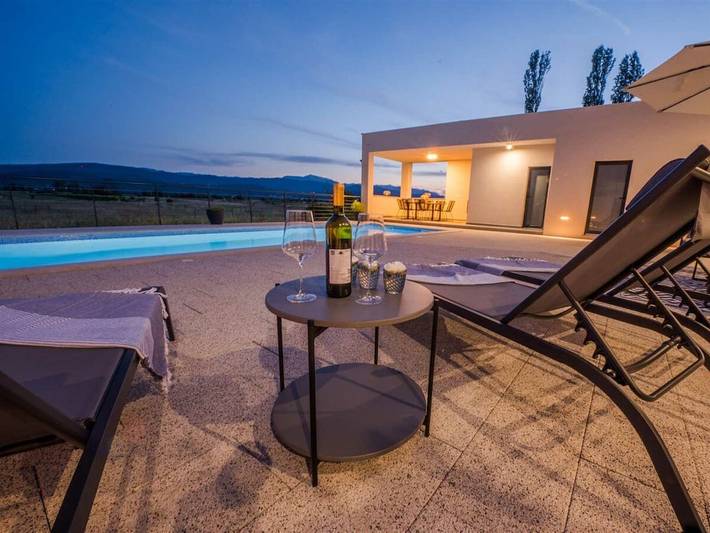 Villa für 6 Personen, mit Garten und Pool - 1