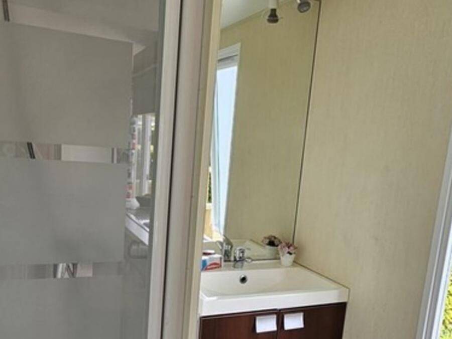 Camping Ushuaïa Villages Rives d'Olt et Aubrac - Mobile home 4 persons - Mh Eco 2 bedrooms 4 people in Saint-Geniez-d'Olt-et-d'Aubrac, Massif Central