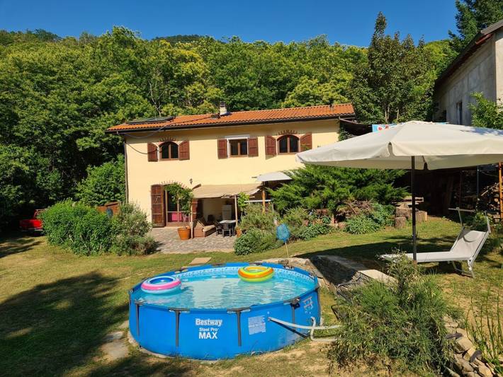 Gîte pour 6 personnes, avec piscine et jardin, animaux acceptés à Mulazzo