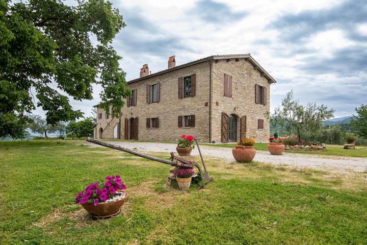 Location de vacances pour 2 personnes, avec jardin et piscine, animaux acceptés à Gualdo Tadino - 2