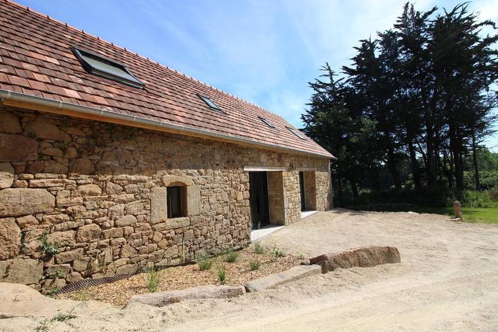 Gîte pour 5 personnes, avec Terrasse ainsi que Jardin et Piscine à Pleumeur-Bodou - 3