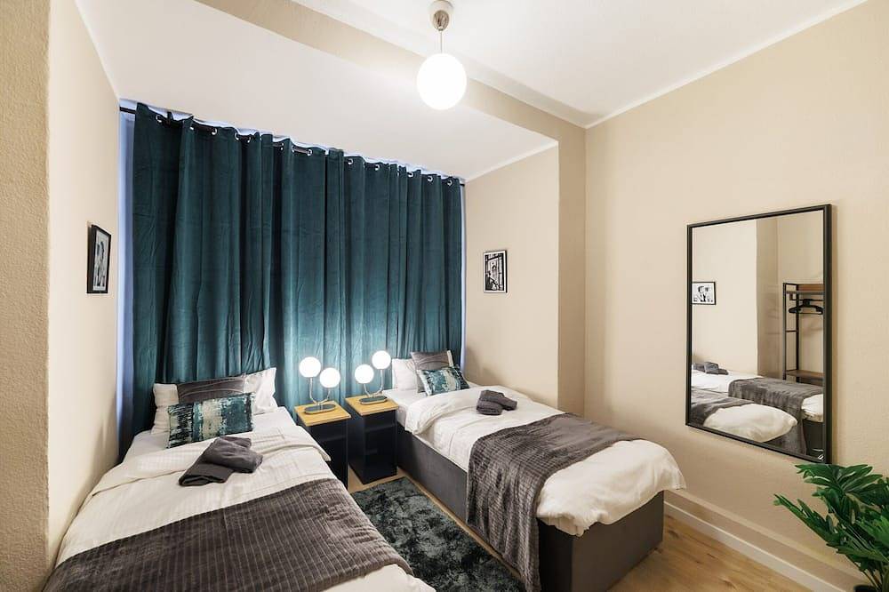 Ganze Wohnung, Deluxe Suite near Messe Berlin 2 Bathrooms 8 Guests in Charlottenburg Berlin, Berlin