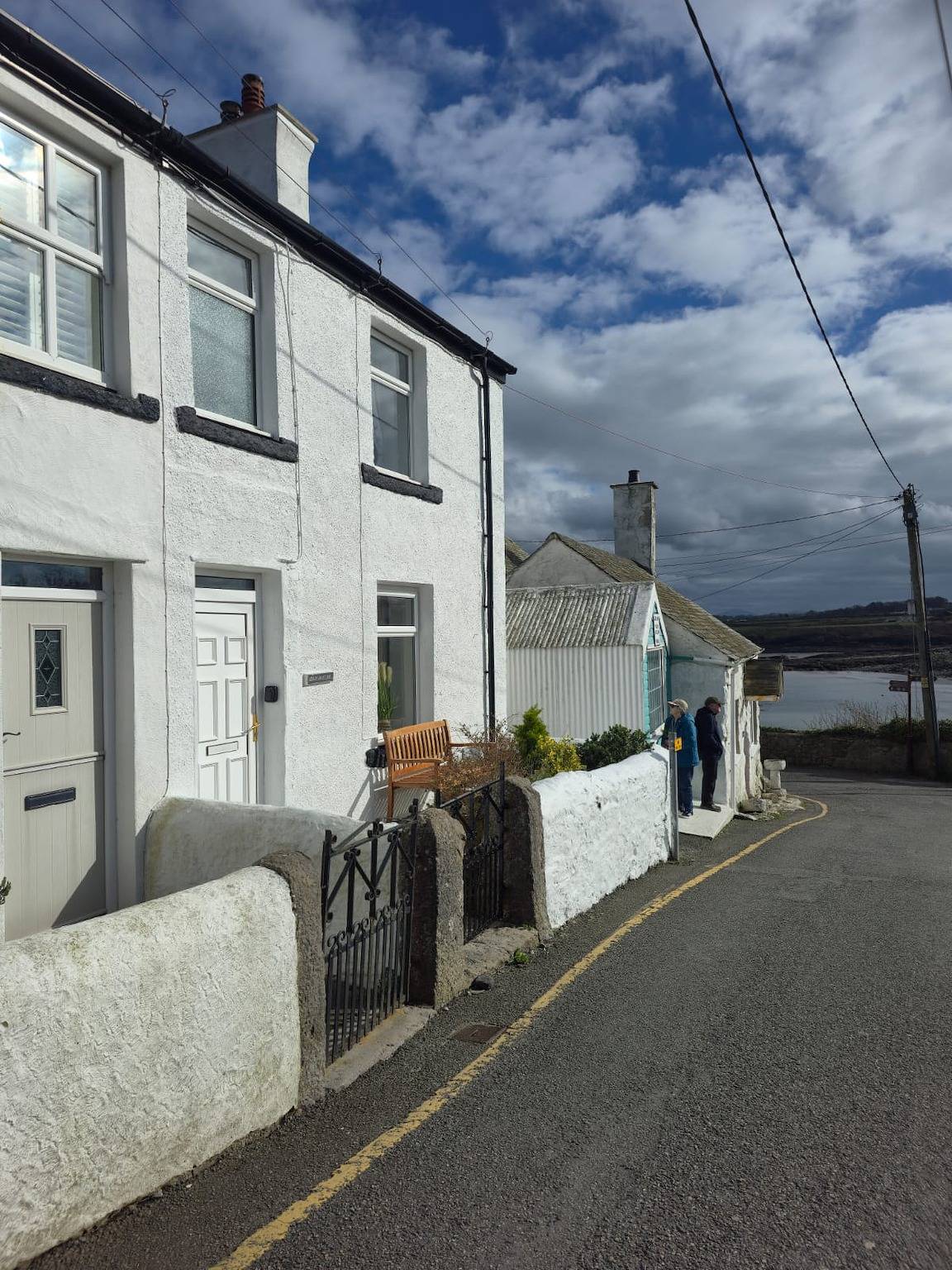 Coastal cottage in seaside village - Pass the Keys in Moelfre, Isle of Anglesey