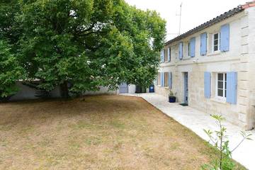 Location de vacances pour 8 personnes, avec jardin et terrasse à Saint-Georges-des-Coteaux