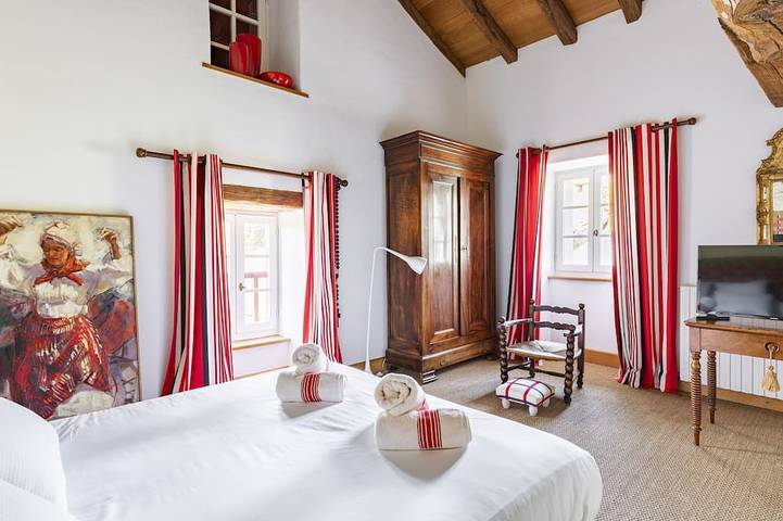 Location de vacances pour 10 personnes, avec jardin dans Office De Tourisme De Sare - 2