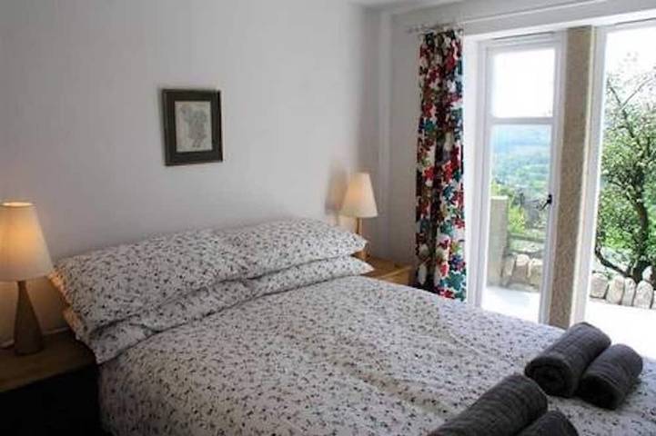 Cosy cottage, stunning views near Chatsworth in Northwood and Tinkersley, Derbyshire