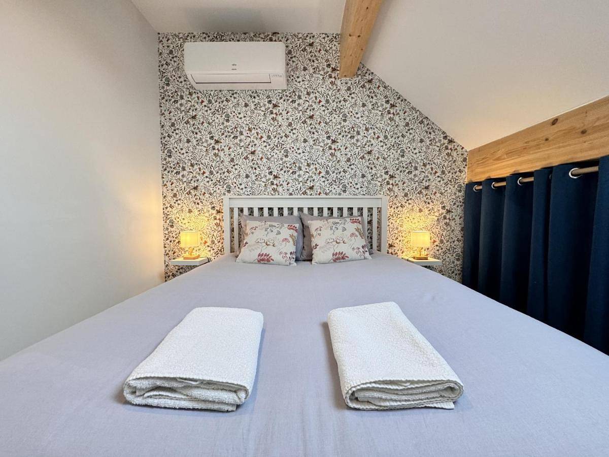 Chambres privées avec salle d'eau, clim, Tv - Proche circuit - Campagne - 2p in Ruaudin, Sarthe