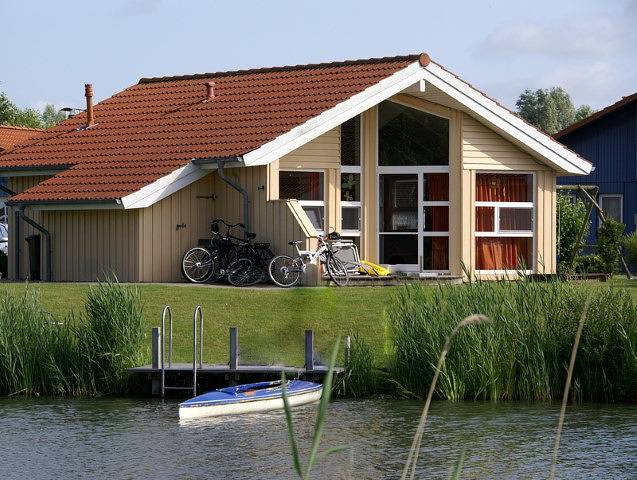 4 Personen Ferienhaus mit privatem Bootsteg, direkter Seelage, Kanu und Sauna in Otterndorf in Otterndorf, Cuxland