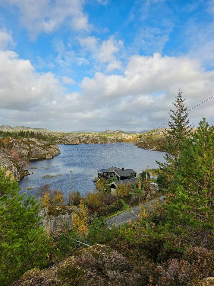 Gemütliche Blockhütte aus dem Jahr 1966 mit Sauna in Hitra