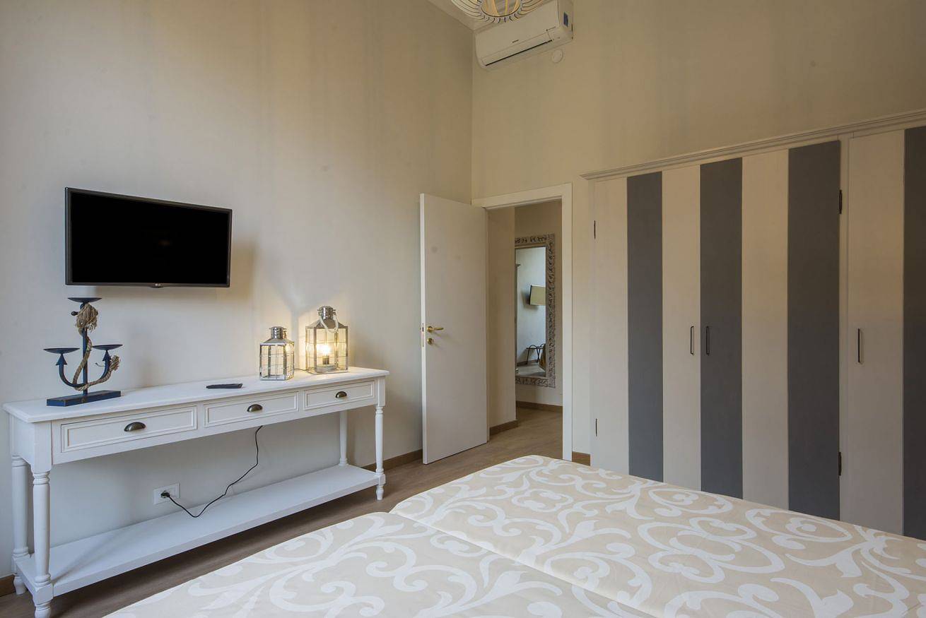 Entire apartment, Iris 2 by Mmega in Florence city center, Florence