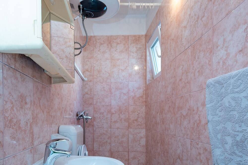 Ganze Wohnung, 1-Zimmer-Ferienwohnung am Strand Metajna, Pag in Metajna, Pag