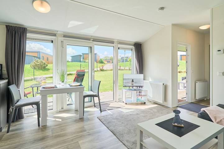 Freistehendes Ferienhaus Seewind mit eingezäuntem Grundstück am See in Süsel, Ostholstein