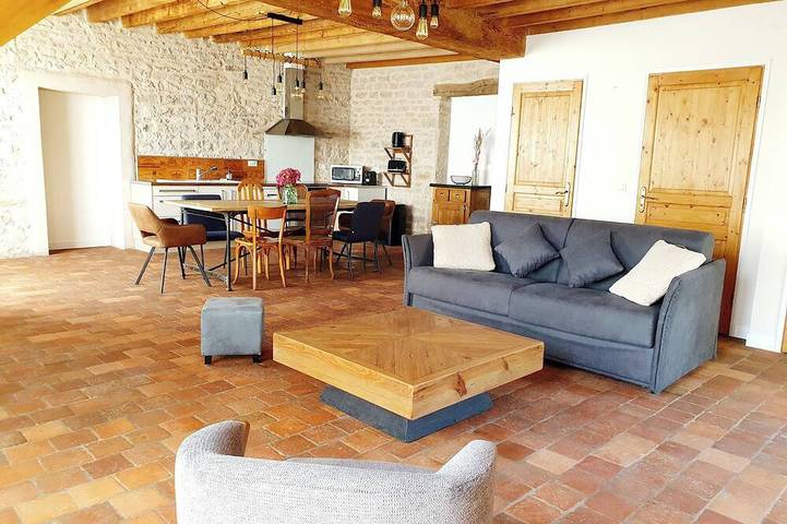 Location de vacances pour 8 personnes, avec jacuzzi à Gilly-lès-Cîteaux