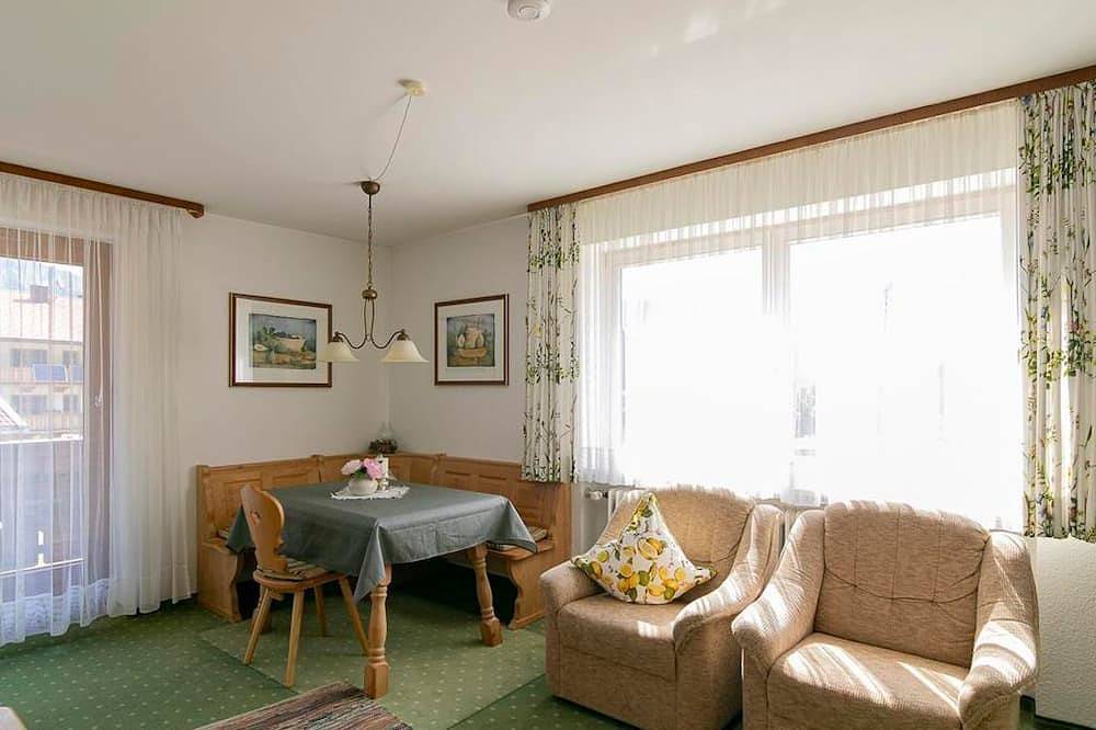 Ganze Wohnung, Ferienwohnung - Gästehaus Aschauer in Weissbach an der Alpenstrasse, Schneizlreuth