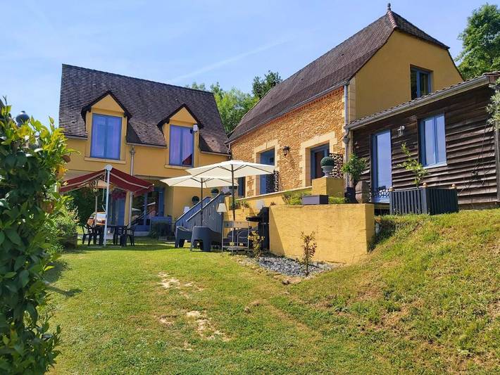 Chambre d’hôte pour 2 personnes, avec Terrasse et Jacuzzi ainsi que Jardin et Vue