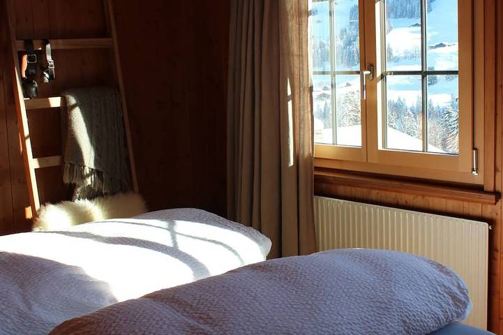 Ganze Wohnung, Gemütliche Familienwohnung mit Ofen, Galerie und prächtiger Alpensicht in Adelboden, Frutigen - Lenk - Adelboden