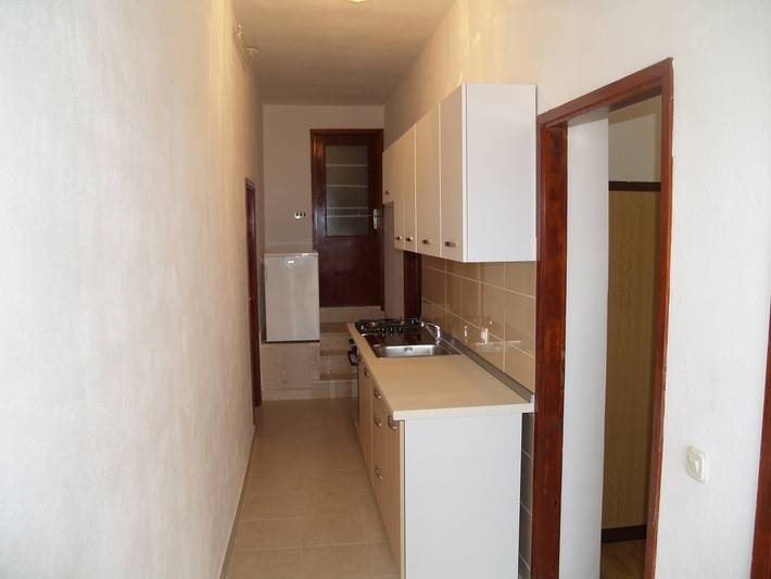 Ganze Wohnung, 1-Zimmer-Ferienwohnung mit Terrasse und Meerblick Preko, Ugljan -b in Preko, Insel Ugljan