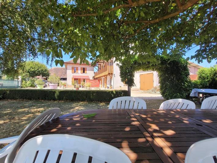 Location de vacances pour 2 personnes, avec vue ainsi que jardin et piscine à Corbelin (Isère) - 2