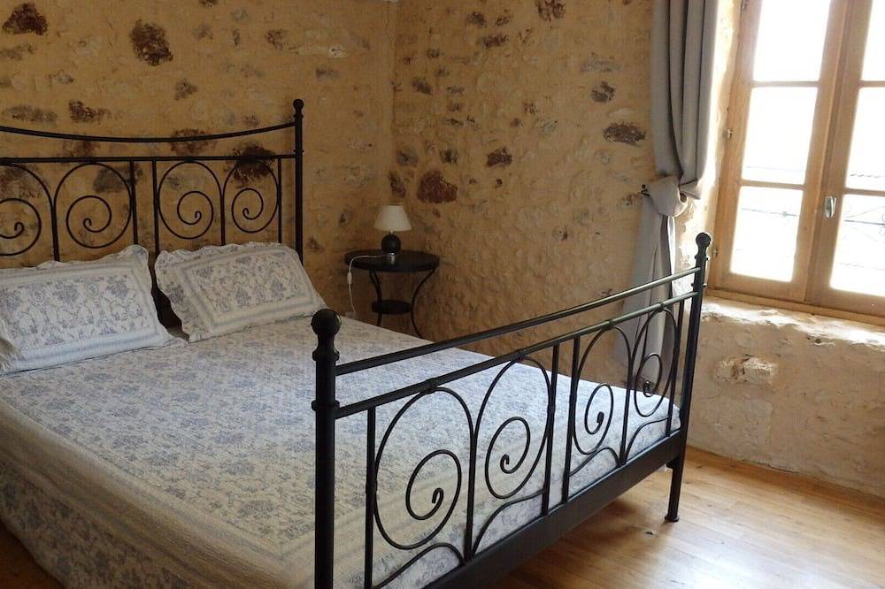 Le Cèdre, gîte de caractère, entre Sarlat et Bergerac, en pleine nature in Bouillac, Périgord Pourpre