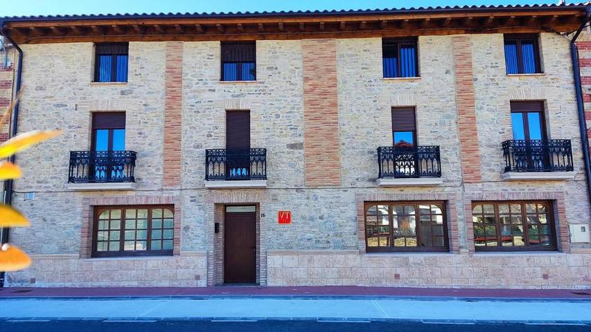 Ferienhaus für 30 Personen, mit Balkon und Terrasse sowie Garten und Ausblick in Monreal (Spanien)