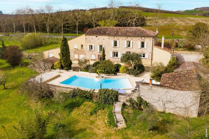 Villa pour 12 personnes, avec piscine ainsi que jacuzzi et jardin