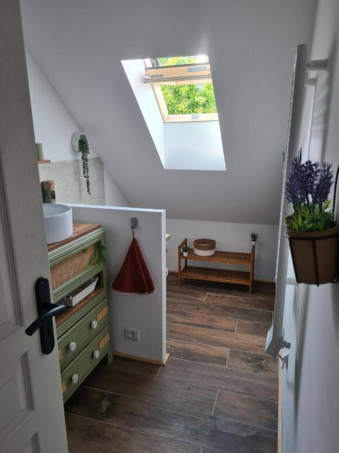 Two-Bedroom House in Les Rosiers-sur-Loire, Vallée de la Loire