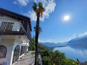 Ferienhaus für 4 Personen, mit Seeblick und Ausblick sowie Garten und Terrasse im Tessin
