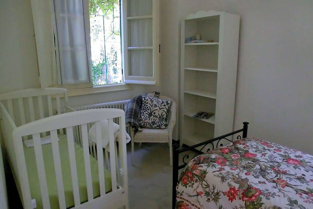 Delightful 4-bedroom villa in private olive grove with Wifi in Chiavari in Chiavari, Riviera di Levante