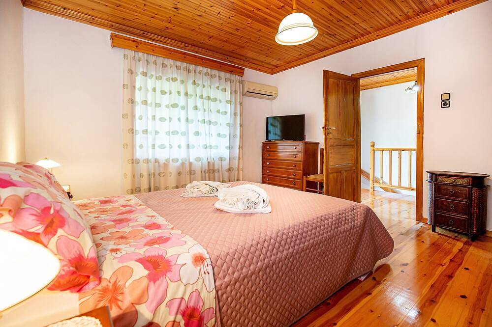 Historic stone house with charm in Theologos - plenty of space & village idyll in Theologos (Thassos), Thassos