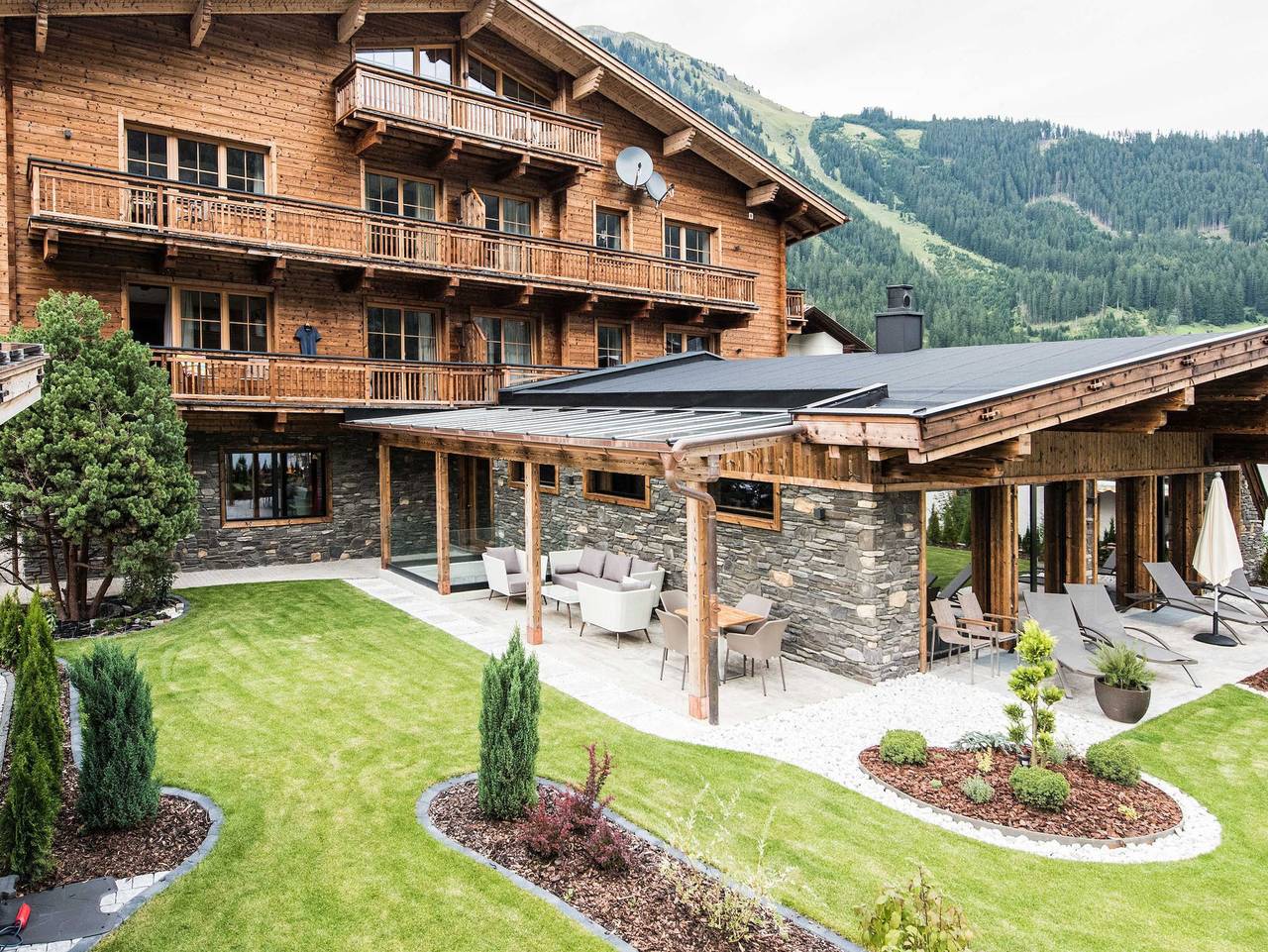 Ganze Ferienwohnung, Pepi's Suites Lechtal Apartments - Typ 5 - 2 Schlafzimmer 1 Stockbett & 1 Doppelbett, 4-6 Pax in Holzgau, Allgäuer Alpen (Österreich)