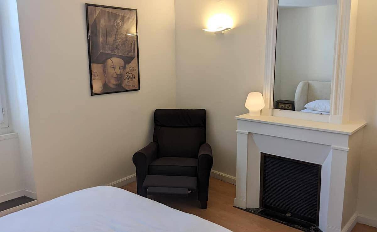 Chambre Voltaire ou Chambre Beckett, terrasse en bord de Sorgue in Le Thor, Vaucluse