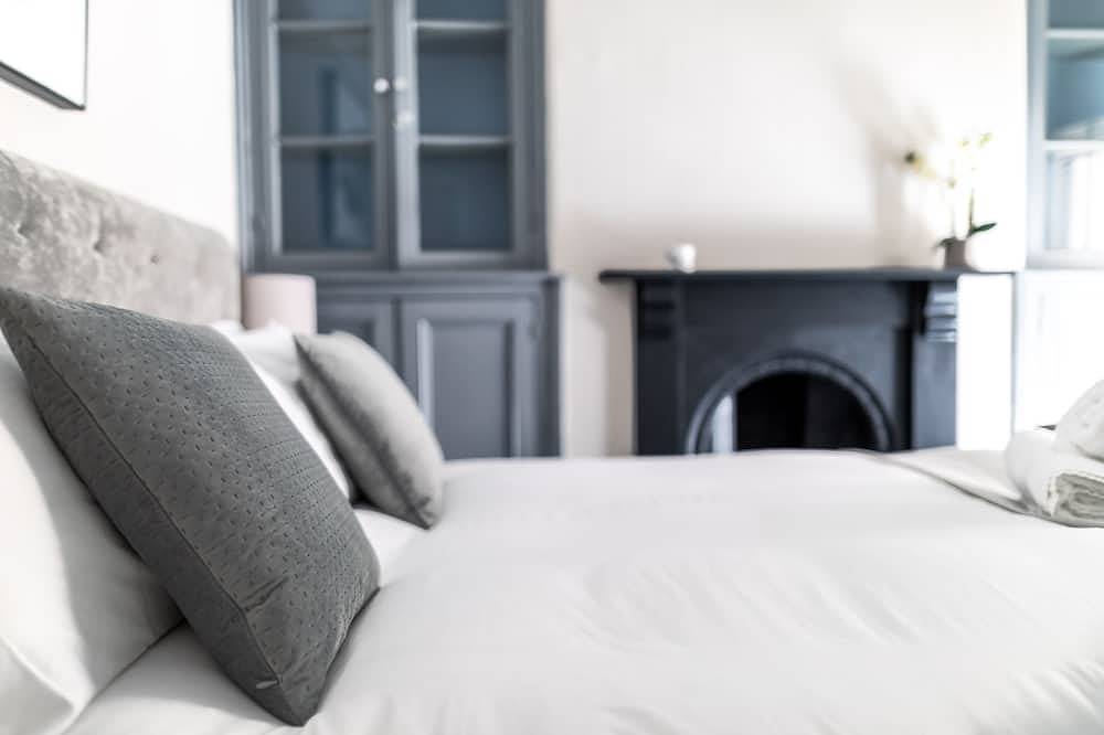 Stroll To The City Centre In From Chic Refurbished Townhouse in Cardiff, Cardiff und Umgebung