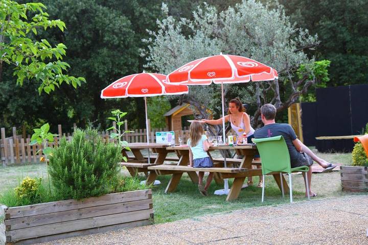 Camping pour 4 personnes, avec vue ainsi que jardin et piscine, animaux acceptés dans la Région de nyons - 4