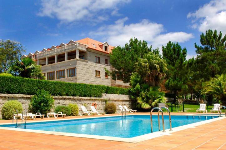 Hotel para 2 pessoas, com vista e piscina e ainda jardim em O Grove