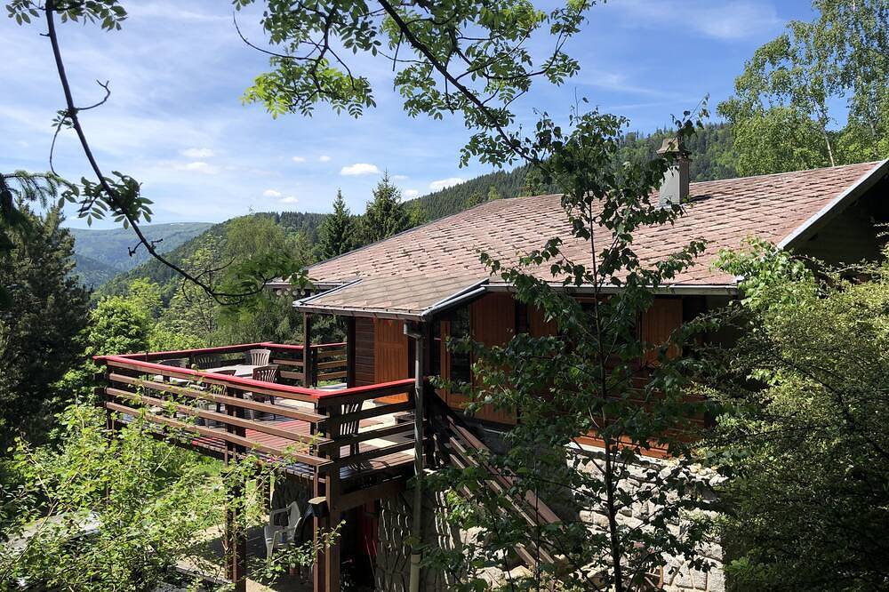 Grand chalet de montagne en pleine nature, vue panoramique, proche Colmar. in Muhlbach-sur-Munster, Parc naturel régional des Ballons des Vosges