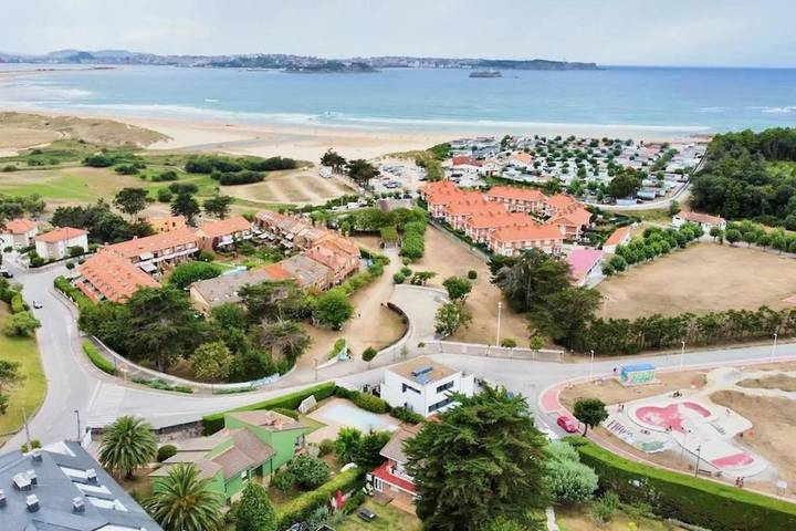 Alojamiento y desayuno para 3 personas, con Terraza y Jardín en Cantabria