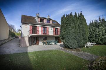 Gîte pour 11 personnes, avec jardin dans Mareuil En Brie
