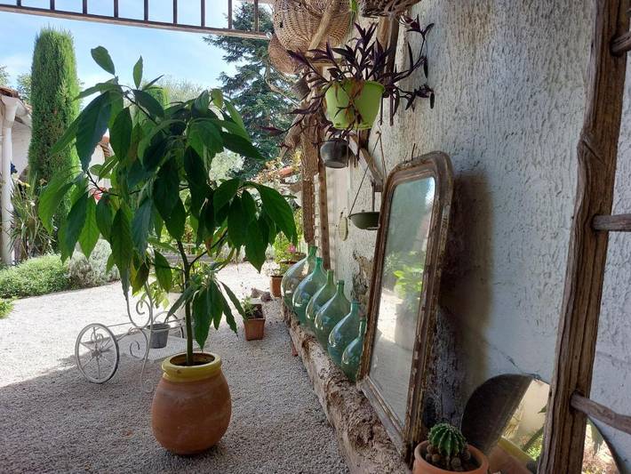 Location de vacances pour 2 personnes, avec piscine et vue ainsi que jardin et terrasse à Montauban - 4